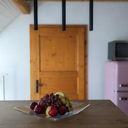 Апартаменты Helles Dachgeschoss-appartement Крефельд