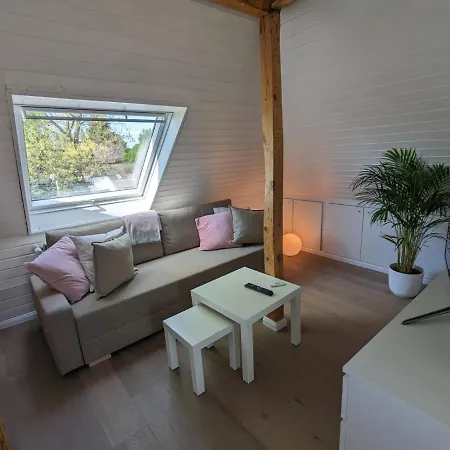 Helles Dachgeschoss-appartement Apartmán