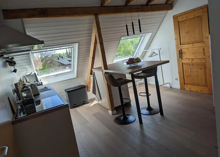 Helles Dachgeschoss-appartement Apartmán